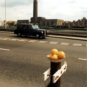 View of Outspan oranges on Victoria
Embankment Road with the power
station that was later to become the
Tate Modern gallery, in the background.